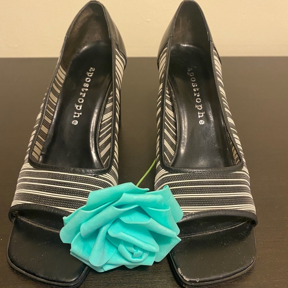 Apostrophe heels - Picture 1 of 3
